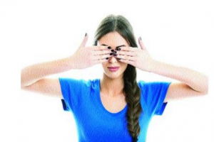4 động tác đơn giản giảm mỏi mắt
